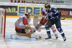 DEL - Eishockey - ERC Ingolstadt - HCB Südtirol Alperia - Saison 2016/2017 - Christoph Kiefersauer (#21 ERCI) - Smith Jacob Goalkeeper (Bozen) -  Foto: Meyer Jürgen