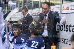 DEL - Eishockey - ERC Ingolstadt - Saison 2016/2017 - ERC Ingolstadt - Sparta Prag - Petr Bares (Co - Trainer ERCI) gibt Brian Salcido (#22 ERCI) Anweisungen - Foto: Meyer Jürgen