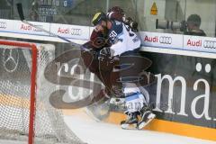 DEL - Eishockey - ERC Ingolstadt - Saison 2016/2017 - ERC Ingolstadt - Sparta Prag - Thomas Pielmeier (#50 ERCI) checkt Lukas Pech (Nr.23, HC Sparta Prag) an der Bande - Foto: Meyer Jürgen