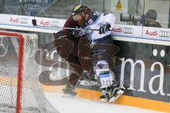 DEL - Eishockey - ERC Ingolstadt - Saison 2016/2017 - ERC Ingolstadt - Sparta Prag - Thomas Pielmeier (#50 ERCI) checkt Lukas Pech (Nr.23, HC Sparta Prag) an der Bande - Foto: Meyer Jürgen