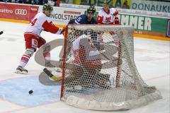 DEL - Eishockey - ERC Ingolstadt - HCB Südtirol Alperia - Saison 2016/2017 - John Laliberte (#15 ERCI) - Smith Jacob Goalkeeper (Bozen) - Oberdörfer Hannes (#4 Bozen) -  Foto: Meyer Jürgen