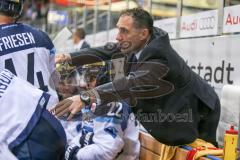 DEL - Eishockey - ERC Ingolstadt - Saison 2016/2017 - ERC Ingolstadt - Sparta Prag - Petr Bares (Co - Trainer ERCI) schickt Dustin Friesen (#14 ERCI) auf das Eis - - Foto: Meyer Jürgen