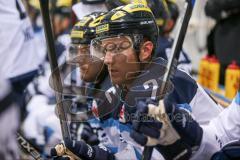 DEL - Eishockey - ERC Ingolstadt - Saison 2016/2017 - ERC Ingolstadt - Sparta Prag - Patrick McNeill (#2 ERCI) auf der Bank - Foto: Meyer Jürgen