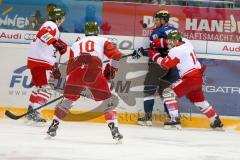 DEL - Eishockey - ERC Ingolstadt - HCB Südtirol Alperia - Saison 2016/2017 - Darryl Boyce (#10 ERCI)  - Glira Daniel (#10 Bozen) - Foto: Meyer Jürgen