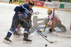 DEL - Eishockey - ERC Ingolstadt - HCB Südtirol Alperia - Saison 2016/2017 - Jean-Francois Jacques (#44 ERCI) - Smith Jacob Goalkeeper (Bozen) - Foto: Meyer Jürgen