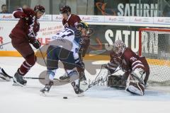 DEL - Eishockey - ERC Ingolstadt - Saison 2016/2017 - ERC Ingolstadt - Sparta Prag - Buco Stephen (#27 ERCI) mit einer Torchance - Torwart Filip Novotny (Nr.35, HC Sparta Prag) -  Foto: Meyer Jürgen