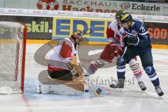 DEL - Eishockey - ERC Ingolstadt - HCB Südtirol Alperia - Saison 2016/2017 - Christoph Kiefersauer (#21 ERCI) - Smith Jacob Goalkeeper (Bozen) -  Foto: Meyer Jürgen