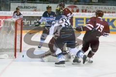 DEL - Eishockey - ERC Ingolstadt - Saison 2016/2017 - ERC Ingolstadt - Sparta Prag - Petr Pohl (#33 ERCI) schießt den Anschlusstreffer zum 1:3 - Torwart Filip Novotny (Nr.35, HC Sparta Prag) - #hc75# - Foto: Meyer Jürgen