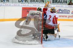 DEL - Eishockey - ERC Ingolstadt - HCB Südtirol Alperia - Saison 2016/2017 - Thomas Greilinger (#39 ERCI) mit dem 2:0 Führungstreffer -  - Smith Jacob Goalkeeper (Bozen) - Foto: Meyer Jürgen