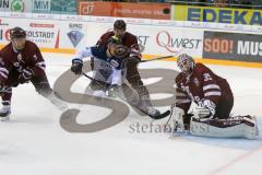 DEL - Eishockey - ERC Ingolstadt - Saison 2016/2017 - ERC Ingolstadt - Sparta Prag - Fabio Wagner (#5 ERCI) - Torwart Filip Novotny (Nr.35, HC Sparta Prag) - Foto: Meyer Jürgen