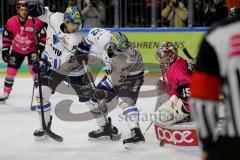 DEL - Eishockey - Kölner Haie - ERC Ingolstadt - Saison 2017/2018 - Kael Mouillierat (#22 ERCI) erziehlt den 0:2 Führungstreffer - jubel - John Laliberte (#15 ERCI) - Justin Peters Torwart (#35 Köln) - Foto: Markus Banai