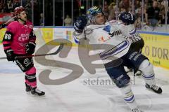 DEL - Eishockey - Kölner Haie - ERC Ingolstadt - Saison 2017/2018 - Thomas Greilinger (#39 ERCI) erziehlt den 0:1 Führungstreffer - Justin Peters Torwart (#35 Köln) - Ben Hanowski(#86 Köln) - Jubel - Foto: Markus Banai