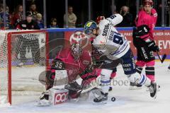 DEL - Eishockey - Kölner Haie - ERC Ingolstadt - Saison 2017/2018 - Justin Peters Torwart (#35 Köln) - Laurin Braun (#91 ERCI) - Foto: Markus Banai