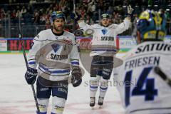DEL - Eishockey - Kölner Haie - ERC Ingolstadt - Saison 2017/2018 - Thomas Greilinger (#39 ERCI) erziehlt den 0:1 Führungstreffer - Darin Olver (#40 ERCI) - David Elsner (#61 ERCI) - Jubel - Foto: Markus Banai