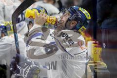 DEL - Eishockey - Kölner Haie - ERC Ingolstadt - Saison 2017/2018 - Brett Olson (#16 ERCI) - Foto: Markus Banai