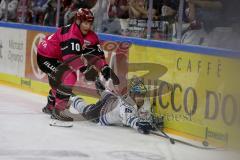 DEL - Eishockey - Kölner Haie - ERC Ingolstadt - Saison 2017/2018 - John Laliberte (#15 ERCI) - Christian Ehrhoff(#10 Köln) - Foto: Markus Banai