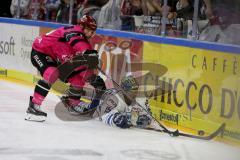 DEL - Eishockey - Kölner Haie - ERC Ingolstadt - Saison 2017/2018 - John Laliberte (#15 ERCI) - Christian Ehrhoff(#10 Köln) - Foto: Markus Banai