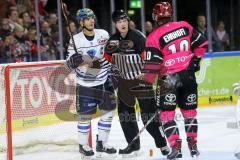 DEL - Eishockey - Kölner Haie - ERC Ingolstadt - Saison 2017/2018 - John Laliberte (#15 ERCI) - Christian Ehrhoff(#10 Köln) - Foto: Markus Banai