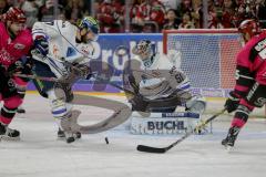 DEL - Eishockey - Kölner Haie - ERC Ingolstadt - Saison 2017/2018 - Sean Sullivan (#37 ERCI) - Timo Pielmeier (#51Torwart ERCI) - Felix Schütz(#55 Köln) - Foto: Markus Banai