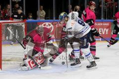 DEL - Eishockey - Kölner Haie - ERC Ingolstadt - Saison 2017/2018 - Justin Peters Torwart (#35 Köln) - Laurin Braun (#91 ERCI) - Foto: Markus Banai