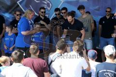 DEL - Eishockey - ERC Ingolstadt - Saison 2017/2018 - Saisoneröffnung - Feier - Spiele für die Fans Nageln Hammer
