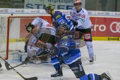 DEL - Eishockey - ERC Ingolstadt - Schwenninger Wild Wings - Saison 2017/2018 - Darin Olver (#40 ERCI) - Dustin Strahlmeier Torwart (#34 Schwenningen) - Foto: Meyer Jürgen