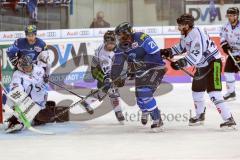 DEL - Eishockey - Saison 2017/2018 - ERC Ingolstadt - Straubing Tigers - James Bettauer (16 Straubing) Greg Mauldin (ERC 20)  im Tor Torwart Sebastian Vogl