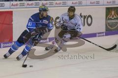 DEL - Eishockey - ERC Ingolstadt - Saison 2017/2018 - ERC Ingolstadt - Straubing Tigers - David Elsner (#61 ERCI) - Levko Koper (Nr.67, Straubing Tigers) - Foto: Meyer Jürgen