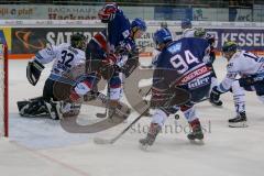 DEL - Eishockey - ERC Ingolstadt - Adler Mannheim - Saison 2017/2018 - Jochen Reimer (#32Torwart ERCI) - Phil Hungerecker (#94 Mannheim) - Foto: Meyer Jürgen