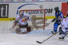 DEL - Eishockey - ERC Ingolstadt - EHC Red Bull München - Saison 2017/2018 - Darin Olver (#40 ERCI) schießt den 1:1 Ausgleichstreffer - David Leggio Torwart (#73 München) - Konrad Abeltshauser (#16 München) - jubel - Greg Mauldin (#20 ERCI) - Foto: Meyer 