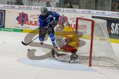 DEL - Eishockey - ERC Ingolstadt - Düsseldorfer EG - Saison 2017/2018 - Greg Mauldin (#20 ERCI) mit einer Torchance - Dan Bakala Torwart (#34 Düsseldorf) - Foto: Meyer Jürgen