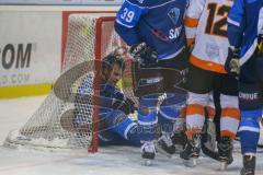 DEL - Eishockey - ERC Ingolstadt - Grizzlys Wolfsburg - Saison 2017/2018 - Petr Taticek (#17 ERCI) im Tor von Jerry Kuhn Torwart(#35 Wolfsburg) - Armin Wurm (#12 Wolfsburg) - Foto: Meyer Jürgen