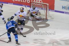 DEL - Eishockey - ERC Ingolstadt - EHC Red Bull München - Saison 2017/2018 - Der 4:4 Ausgleichstreffer durch Darin Olver (#40 ERCI) in Überzahl - David Leggio Torwart (#73 München) - Derek Joslin (#25 München) - jubel - Foto: Meyer Jürgen