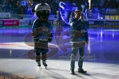 DEL - Eishockey - ERC Ingolstadt - EHC Red Bull München - Saison 2017/2018 - Stadionsprecher Johannes Langer und Xaverl begrüßen die Fans - Foto: Meyer Jürgen