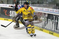 DEL - Eishockey - ERC Ingolstadt - Krefeld Pinguine - Saison 2017/2018 - Christoph Gawlik (#19 Krefeld) mit dem Führungstreffer zum 2.3 - Petr Taticek (#17 ERCI) - Jubel - Jochen Reimer (#32Torwart ERCI) - Foto: Meyer Jürgen