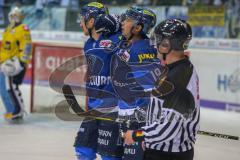 DEL - Eishockey - ERC Ingolstadt - Krefeld Pinguine - Saison 2017/2018 - Der 1:0 Treffer durch Tim Stapleton (#19 ERCI) -jubel - Pätzold Dimitri Torwart (#32 Krefeld) - Foto: Meyer Jürgen