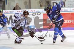 DEL - Eishockey - Saison 2017/2018 - ERC Ingolstadt - Straubing Tigers - James Bettauer (16 Straubing) Greg Mauldin (ERC 20)