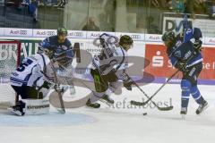 DEL - Eishockey - ERC Ingolstadt - Saison 2017/2018 - ERC Ingolstadt - Straubing Tigers - Torwart Sebastian Vogl (Nr.25, Straubing Tigers) - Greg Mauldin (#20 ERCI) - Foto: Meyer Jürgen