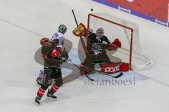DEL - Eishockey - ERC Ingolstadt - Kölner Haie - Saison 2017/2018 - Darin Olver (#40 ERCI) - Daniar Dshunussow(Torwart #30 Köln) - Foto: Meyer Jürgen
