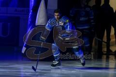 DEL - Eishockey - ERC Ingolstadt - Saison 2017/2018 - ERC Ingolstadt - Straubing Tigers - Mike Collins (#13 ERCI) beim einlaufen - Foto: Meyer Jürgen