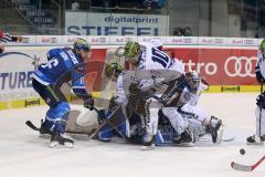 DEL - Eishockey - Saison 2017/2018 - ERC Ingolstadt - Iserlohn Roosters - Brett Olson (ERC 16) John Laliberte (ERC 15) Torwart Sebastian Dahm (IR 31) vor dem Tor