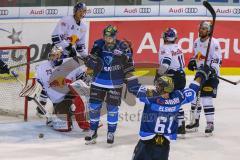 DEL - Eishockey - ERC Ingolstadt - EHC Red Bull München - Saison 2017/2018 - Petr Taticek (#17 ERCI) schießt den 2:1 Führungstreffer - David Leggio Torwart (#73 München) - jubel - Foto: Meyer Jürgen