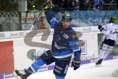 DEL - Eishockey - Saison 2017/2018 - ERC Ingolstadt - Iserlohn Roosters - rechts Tim Stapleton (ERC 19) trifft zum 1:0 Tor Jubel, erste Tor für den ERCI