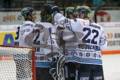 DEL - Eishockey - ERC Ingolstadt - Adler Mannheim - Saison 2017/2018 - Abklatschen bei Jochen Reimer (#32Torwart ERCI) - Mike Collins (#13 ERCI) - Kael Mouillierat (#22 ERCI) - Foto: Meyer Jürgen