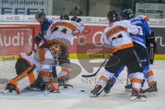DEL - Eishockey - ERC Ingolstadt - Grizzlys Wolfsburg - Saison 2017/2018 - Jerry Kuhn Torwart(#35 Wolfsburg) - Kael Mouillierat (#22 ERCI) - Thomas Greilinger (#39 ERCI) - Foto: Meyer Jürgen