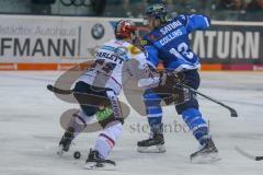 DEL - Eishockey - ERC Ingolstadt - Eisbären Berlin - Saison 2017/2018 - Mike Collins (#13 ERCI) - Blake Parlett (#71 Berlin) - Foto: Meyer Jürgen