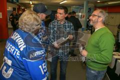 DEL - Eishockey - ERC Ingolstadt - Nürnberg Ice Tigers - Saison 2017/2018 - Aktion von Saturn am Eingang Süd der Saturn Arena - Fans - Foto: Meyer Jürgen