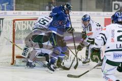 DEL - Eishockey - ERC Ingolstadt - Augsburger Panther - Saison 2017/2018 - Darin Olver (#40 ERCI) - Ben Meisner Torwart (#30 AEV) - Foto: Meyer Jürgen