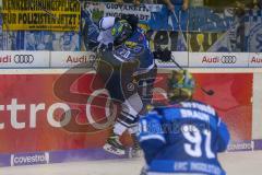 DEL - Eishockey - ERC Ingolstadt - EHC Red Bull München - Saison 2017/2018 - Greg Mauldin (#20 ERCI) im Zweikampf an der Bande - Aulie Keith (#5 München) - Foto: Meyer Jürgen