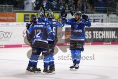 DEL - Eishockey - Saison 2017/2018 - ERC Ingolstadt - Straubing Tigers - Tor Jubel durch Patrick McNeill (ERC 2), Jacob Berglund (ERC 12) Petr Taticek (ERC 17) Brandon Buck (ERC 9)
